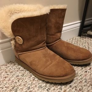 Women’s Chestnut Bailey Button Ugg Boots size 8